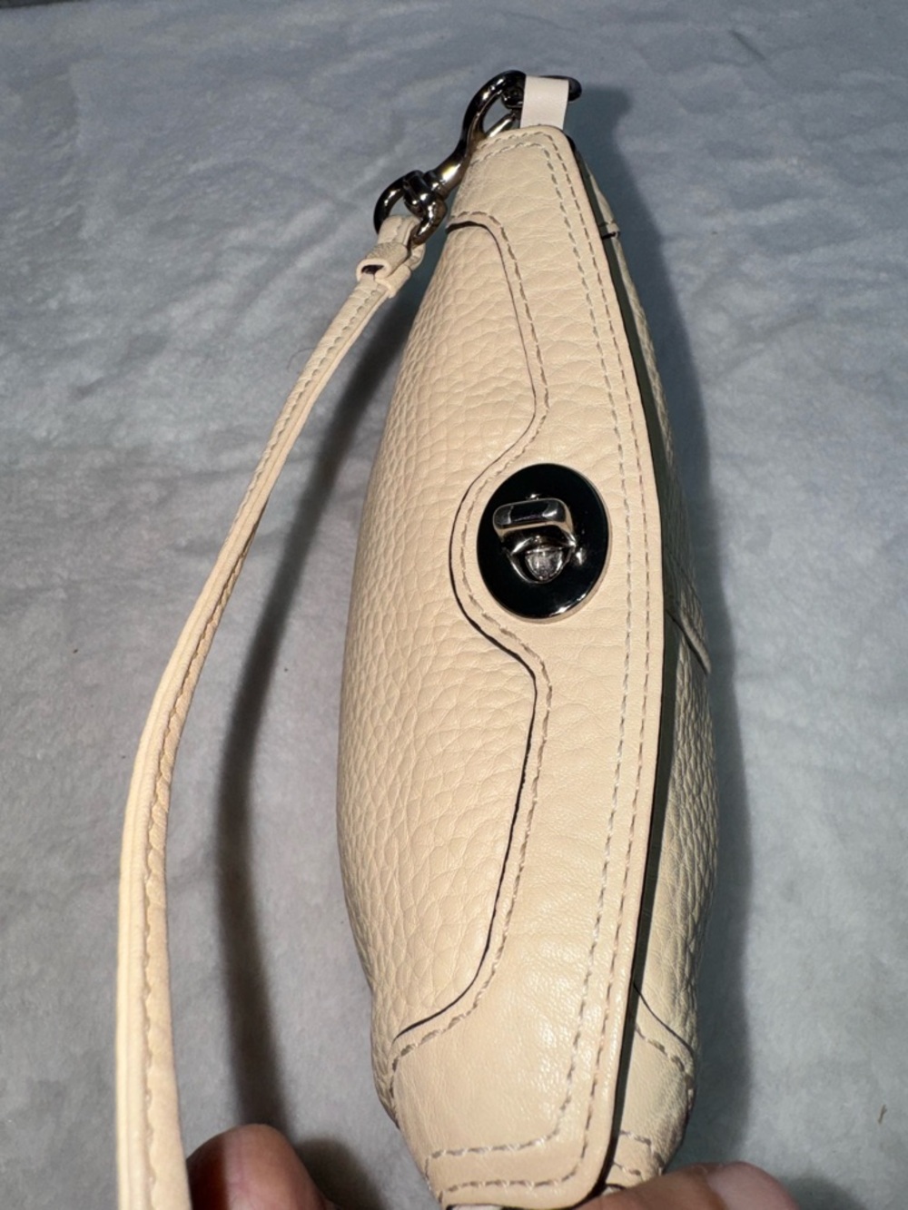Women's Cream Leather Shoulder Bag - Designer Style - Picture 11 of 17